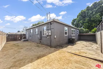 8102 Norwich Ave, Los Angeles, CA 91402 - Photo 18