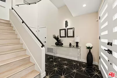 21490 Arcos Dr, Woodland Hills, CA 91364 - Photo 2