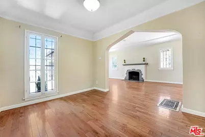 9136 S Harvard Blvd, Los Angeles, CA 90047 - Photo 4
