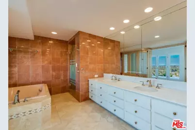 8230 Hollywood Blvd, Los Angeles, CA 90069 - Photo 14