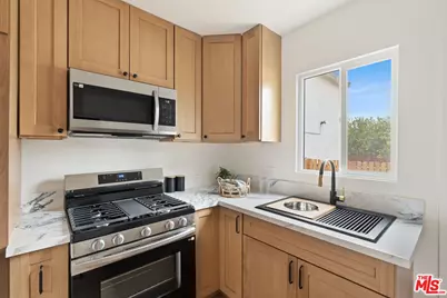 3875 Middlebury St, Los Angeles, CA 90004 - Photo 10
