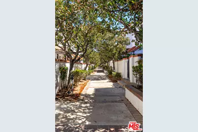 10030 Owensmouth Ave #67, Los Angeles, CA 91311 - Photo 2