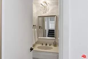 10030 Owensmouth Ave, Los Angeles, CA 91311 - Photo 12