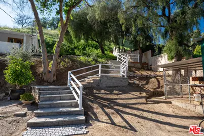 10327 Wheatland Ave, Sunland, CA 91040 - Photo 16