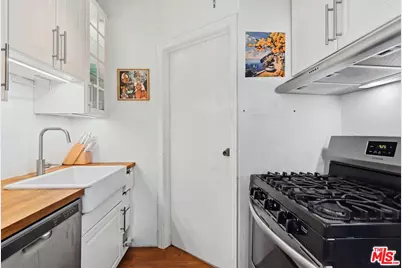 2651 Van Buren Pl, Los Angeles, CA 90007 - Photo 12