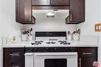 2651 Van Buren Pl, Los Angeles, CA 90007 - Photo 10