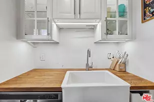 2651 Van Buren Pl, Los Angeles, CA 90007 - Photo 16