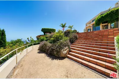 1058 Vista Grande Dr, Pacific Palisades, CA 90272 - Photo 14