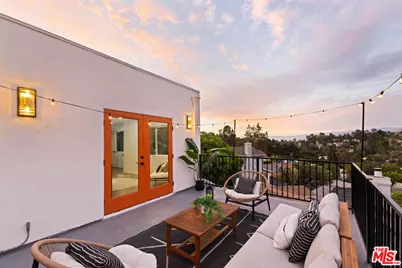 6837 Cahuenga Park Trl, Los Angeles, CA 90068 - Photo 22