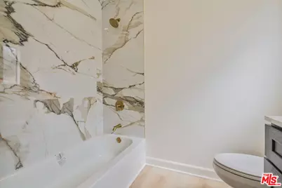 4814 W 131st St, Hawthorne, CA 90250 - Photo 12