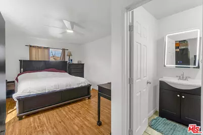 8823 S Wilton Pl, Los Angeles, CA 90047 - Photo 22