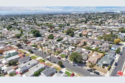 8823 S Wilton Pl, Los Angeles, CA 90047 - Photo 48