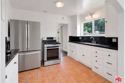 2338 NE Lake View Ave, Los Angeles, CA 90039 - Photo 12