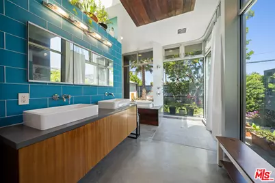 2817 Virginia Ave, Santa Monica, CA 90404 - Photo 26