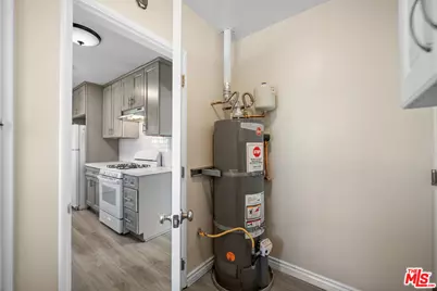 8914 Canby Ave, Los Angeles, CA 91325 - Photo 20