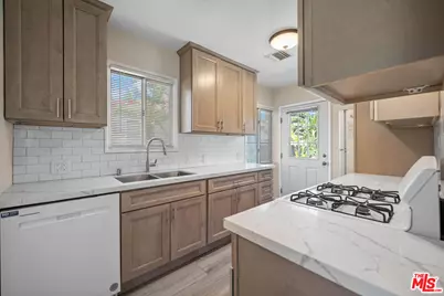 8914 Canby Ave, Los Angeles, CA 91325 - Photo 14