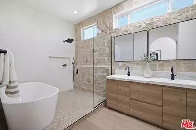 3926 S Ridgeley Dr, Los Angeles, CA 90008 - Photo 50