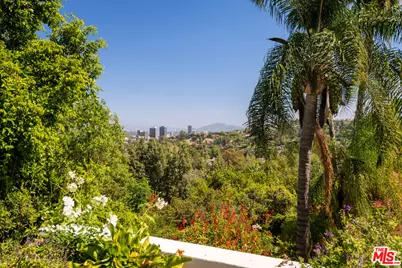 16820 Oak View Dr, Encino, CA 91436 - Photo 64