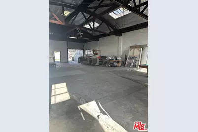 2411 Exposition Pl, Los Angeles, CA 90018 - Photo 16