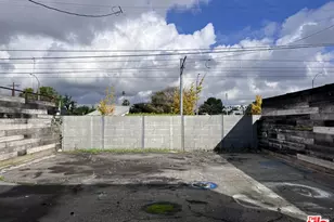 2411 Exposition Pl, Los Angeles, CA 90018 - Photo 18
