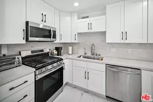 7714 Via Sorrento, Burbank, CA 91504 - Photo 14