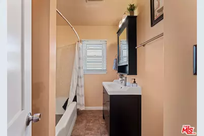 12214 Bremerton Way, Los Angeles, CA 90061 - Photo 18
