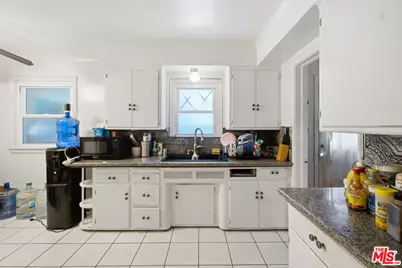 3237 W 74th St, Los Angeles, CA 90043 - Photo 14