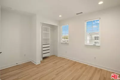24198 Camino Cascada, Valencia, CA 91354 - Photo 16