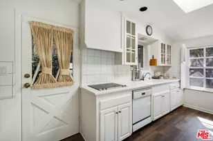 376 N Bonhill Rd, Los Angeles, CA 90049 - Photo 10