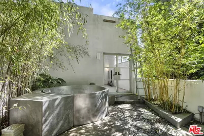 9976 Westwanda Dr, Beverly Hills, CA 90210 - Photo 16