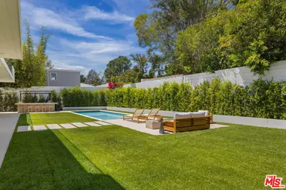 12041 Coyne St, Los Angeles, CA 90049 - Photo 16
