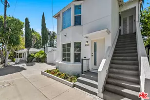 8708 W Sherwood Dr, West Hollywood, CA 90069 - Photo 2