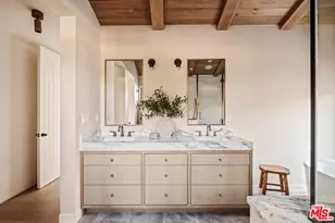 11621 Hesby St, Valley Village, CA 91601 - Photo 20
