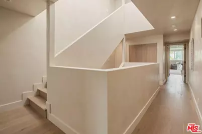 18 Voyage St, Marina del Rey, CA 90292 - Photo 28