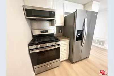 21400 Burbank Blvd #202, Woodland Hills, CA 91367 - Photo 6