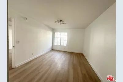 21400 Burbank Blvd #202, Woodland Hills, CA 91367 - Photo 8