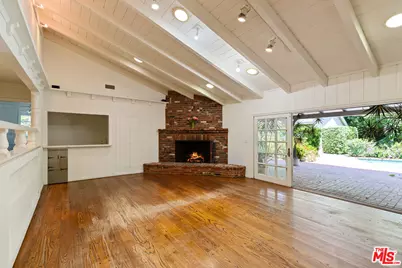 16011 Meadowcrest Rd, Los Angeles, CA 91403 - Photo 2