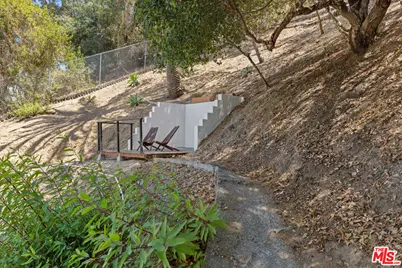 3750 Arbolada Rd, Los Angeles, CA 90027 - Photo 32