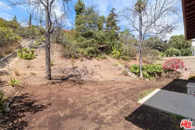 2537 Cordelia Rd, Los Angeles, CA 90049 - Photo 30