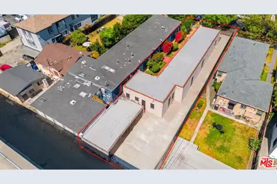 3427 S Bronson Ave, Los Angeles, CA 90018 - Photo 10
