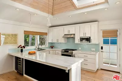 845 Amoroso Pl, Los Angeles, CA 90291 - Photo 18