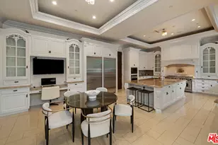 1021 N Crescent Dr, Beverly Hills, CA 90210 - Photo 14