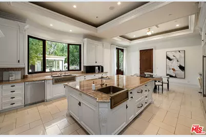 1021 N Crescent Dr, Beverly Hills, CA 90210 - Photo 16