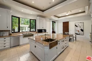 1021 N Crescent Dr, Beverly Hills, CA 90210 - Photo 16