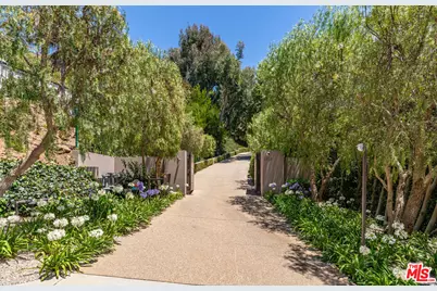 1016 N Hillcrest Rd, Beverly Hills, CA 90210 - Photo 44