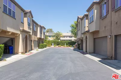 25554 Huxley Dr, Stevenson Ranch, CA 91381 - Photo 42