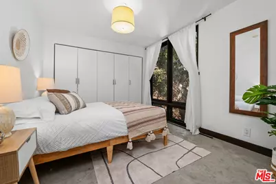 8867 Hollywood Hills Rd, Los Angeles, CA 90046 - Photo 18
