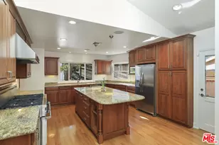 13155 Psomas Wy, Los Angeles, CA 90066 - Photo 12