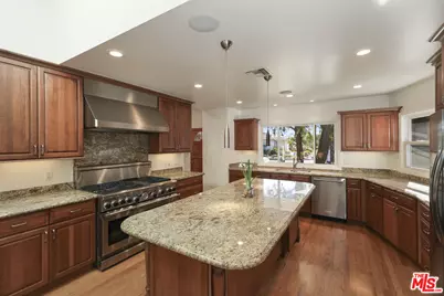 13155 Psomas Way, Los Angeles, CA 90066 - Photo 10