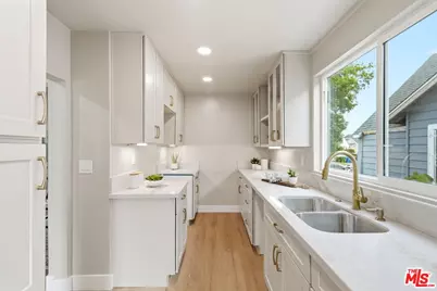 6015 Keniston Ave, Los Angeles, CA 90043 - Photo 10